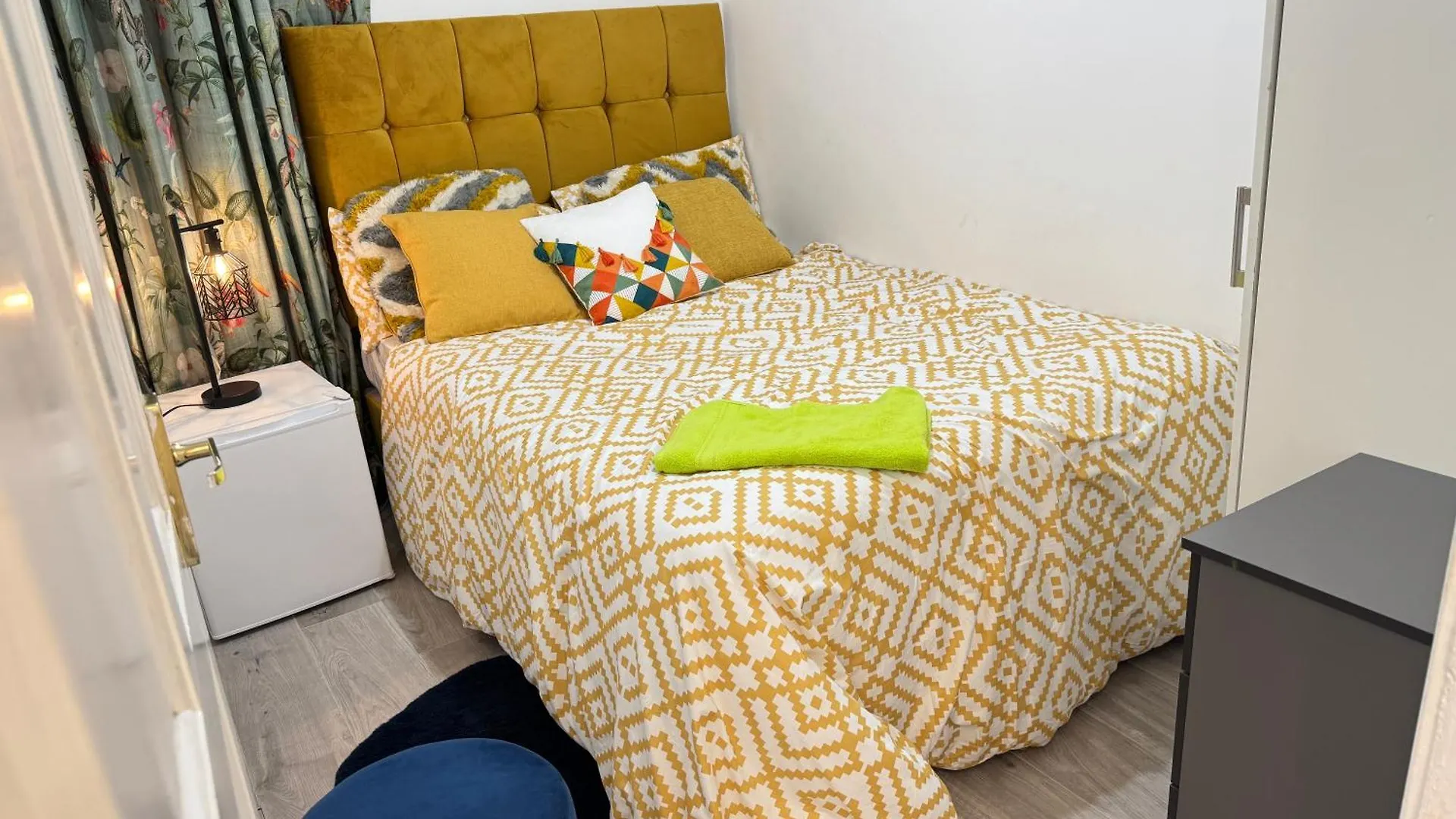 Luxury Room In Sheffield City Road