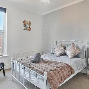 Heart Of The City-flexi Cancellations-central Hub Holiday home