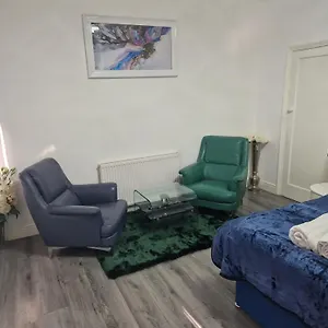 Highfields House - Free Wifi - Free Local Parking Guest house