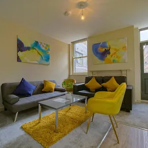 Spacesavers At Figtree Lane Apartment
